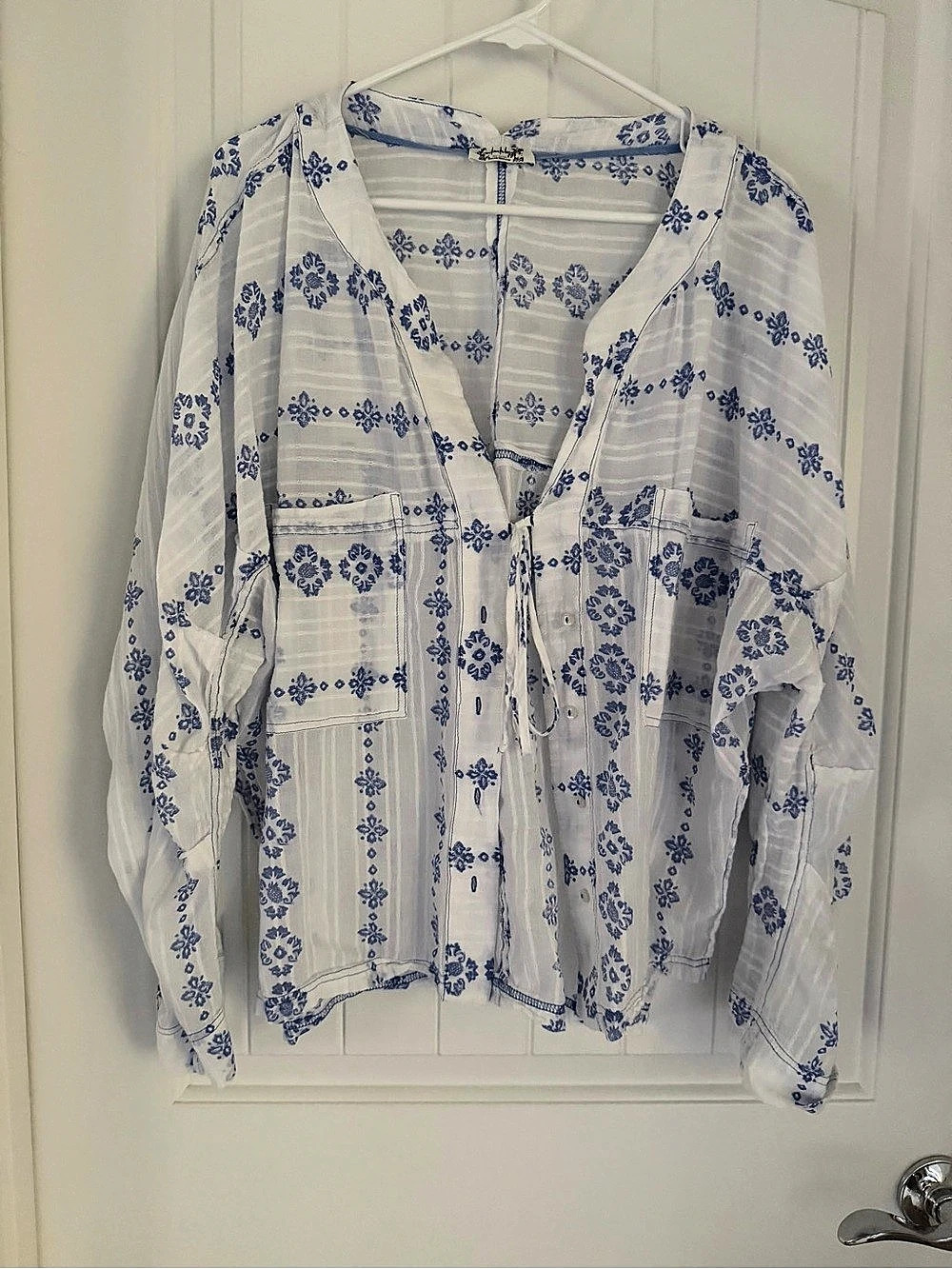 Free People Floral Blouse in White & Blue Like New